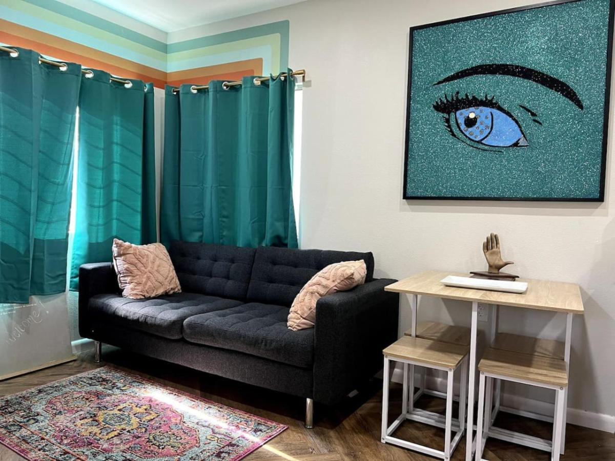 Downtown Groovy Apartment *