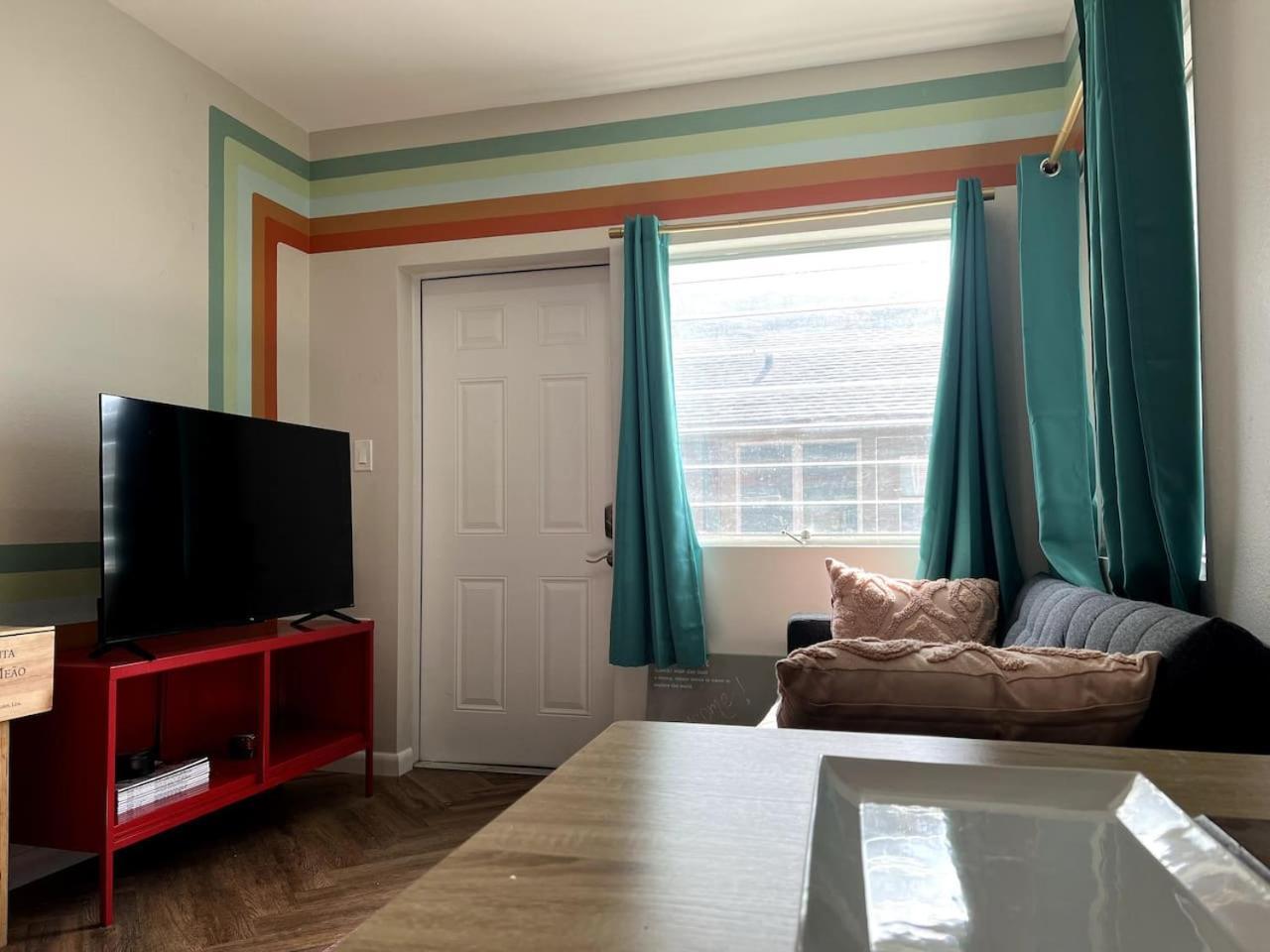 Downtown Groovy Apartment *